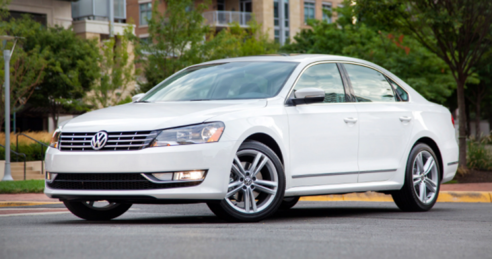 Volkswagen Passat стоит около 15 тысяч долларов