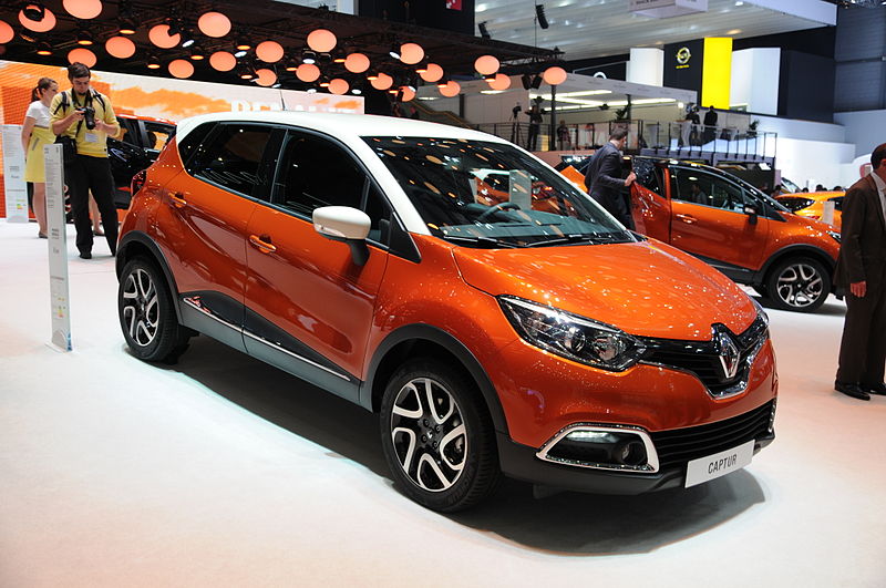 Немного доплатив, можно взять мини-кроссовер Renault Captur
