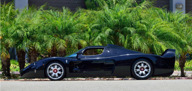 Черный Maserati MC12 называют настоящим экслюзивом