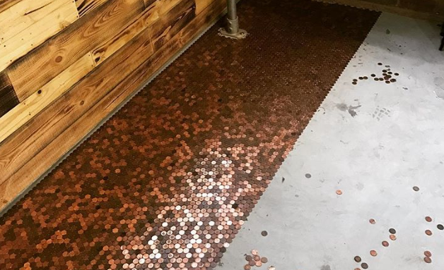 Пол обошелся в 1300 долларов (мелочью)