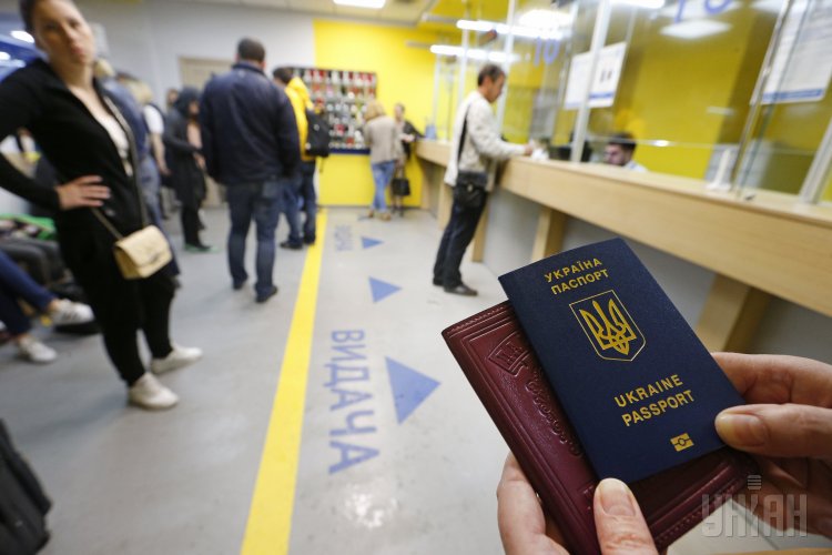Всунули по очереди, смотреть взрослая женщина с молодой парин