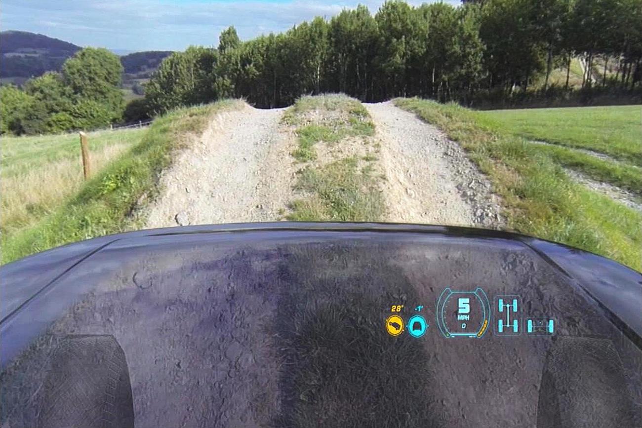 Прозрачный капот от Land Rover