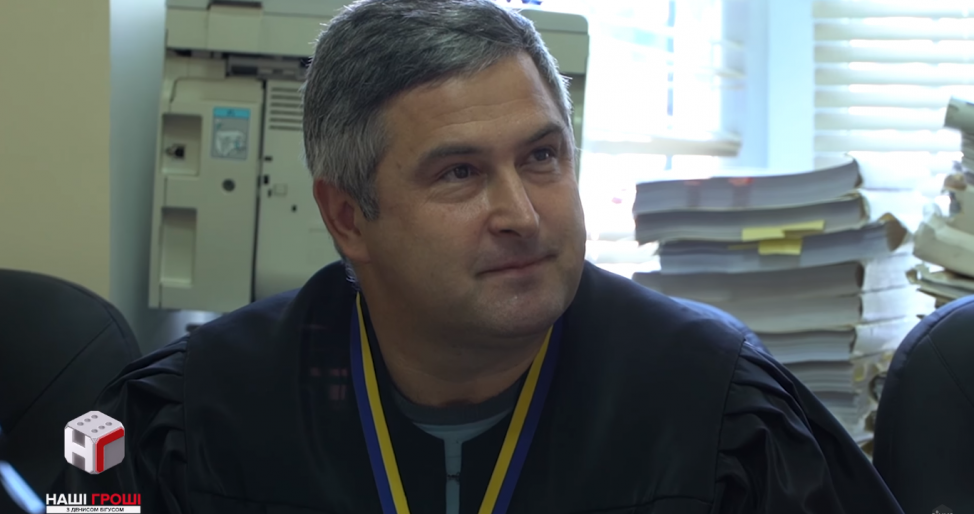 Аблов продал служебную квартиру за 9 миллионов