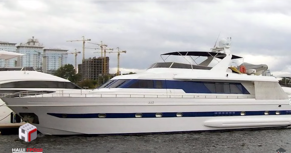 Александр Третьяков влаеет яхтой Falcon 80