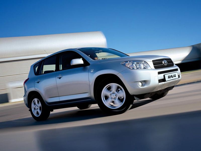 Toyota RAV-4 - лидер по продажам у харьковчан и жителей области