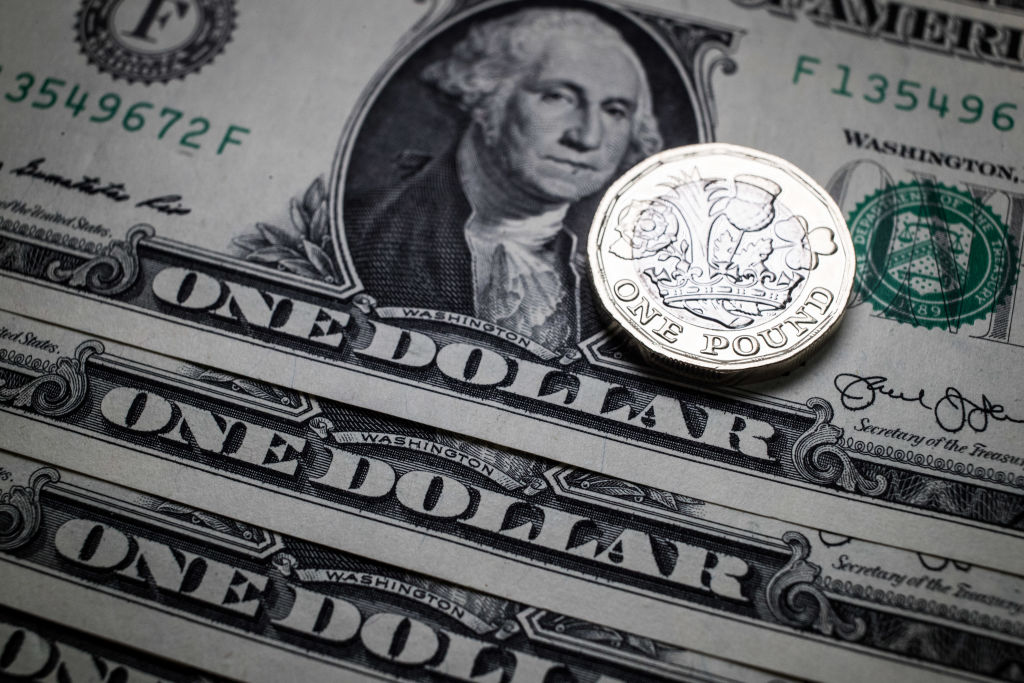 Для начала следует оплатить сбор в размере 160 долларов США