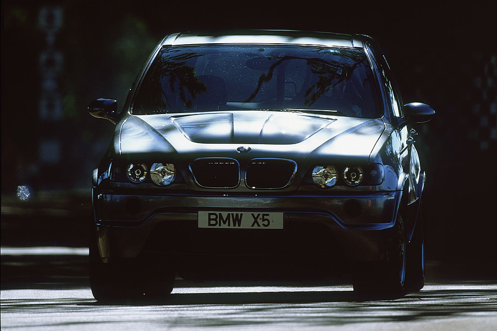 BMW X5 - средняя цена 24 680 долл