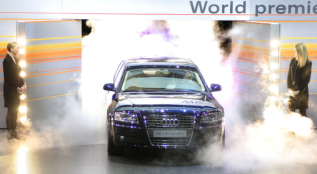 Цена Audi A8 - около 80 тысяч долларов