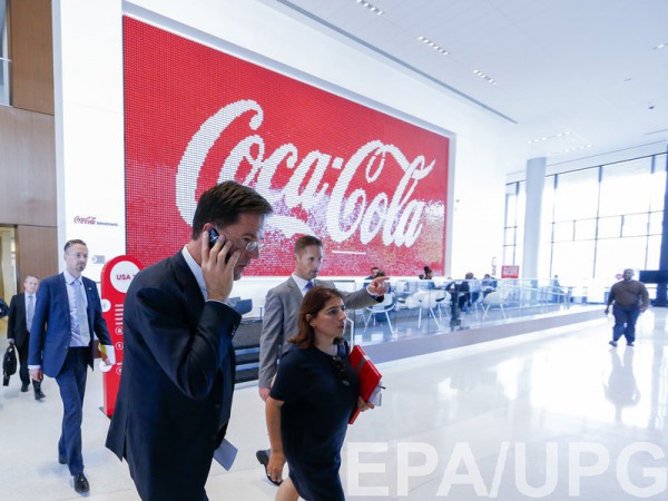 Coca-Cola приостановила работу в Венесуэле из-за нехватки сахара
